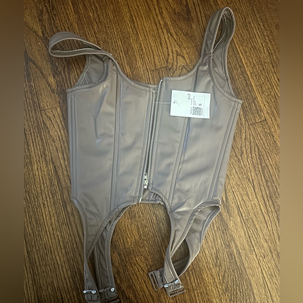Corset zip up top